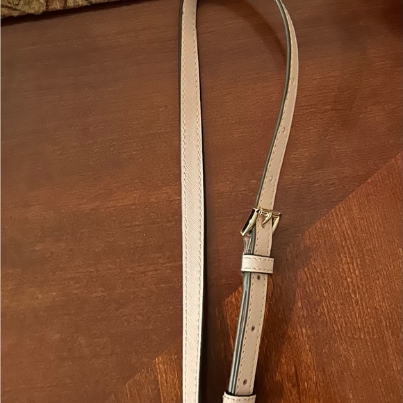 Light pink Micheal Kors Clutch with wallet. - Picture 7 of 8